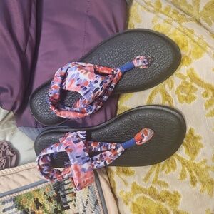 Sanuk yoga sandals